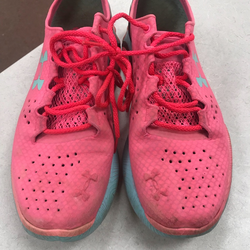 Under armor tennis shoes for women